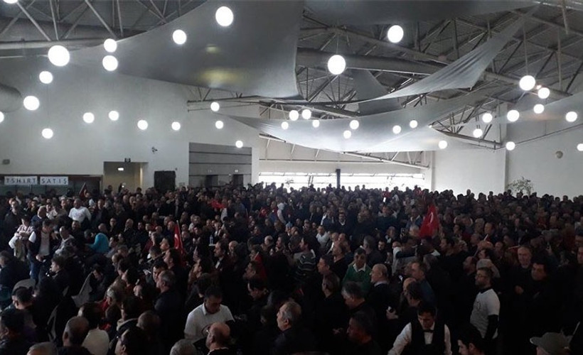 Emeklilikte yaşa takılanların toplantısı salona sığmadı