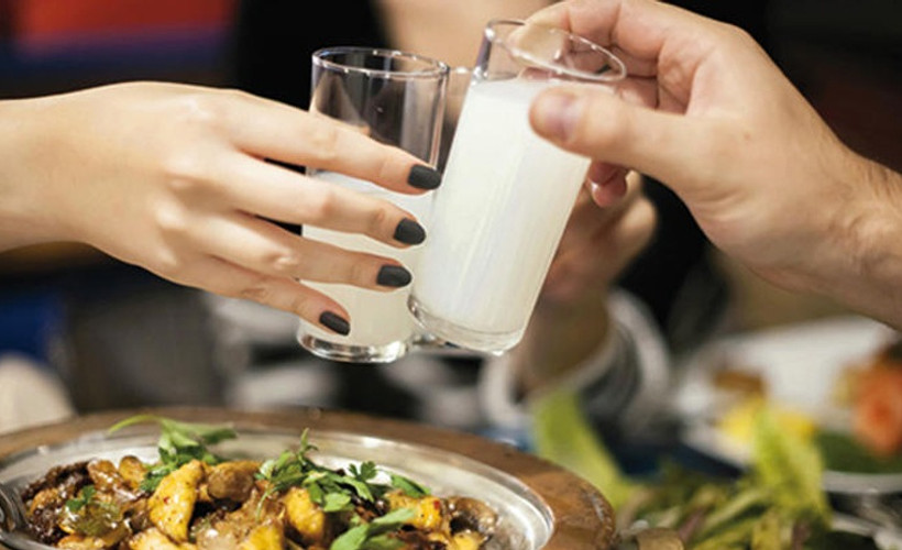 Rakıda dört kadehten üçü vergiye gidiyor