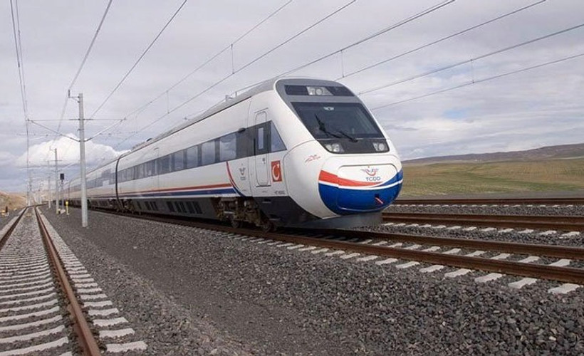 Zarar üzerine zarar: TCDD’yi yüksek hızlı tren çarptı