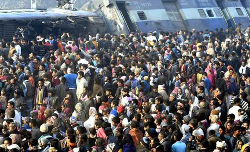 Hindistan'da tren faciası: 7 ölü, 29 yaralı