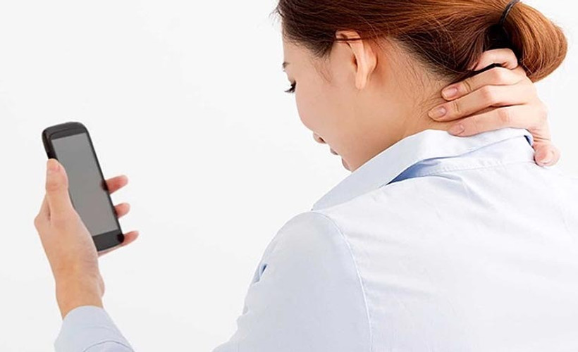 Omurganın düşmanı cep telefonu