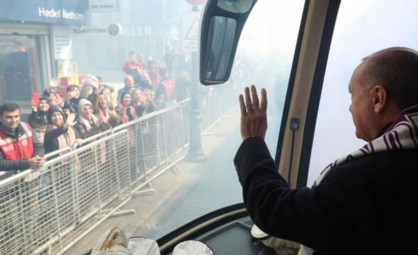 Erdoğan konut müjdesi verdi, inşaatçı 'zordayız' dedi