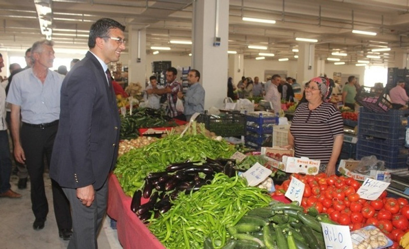 'MHP'li başkan kendisine oy vermeyen esnafın tezgah açmasına izin vermedi' iddiası