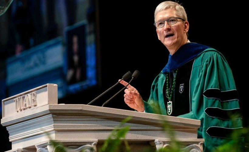Apple CEO'sundan gençlere 'devrimci davranış' çağrısı