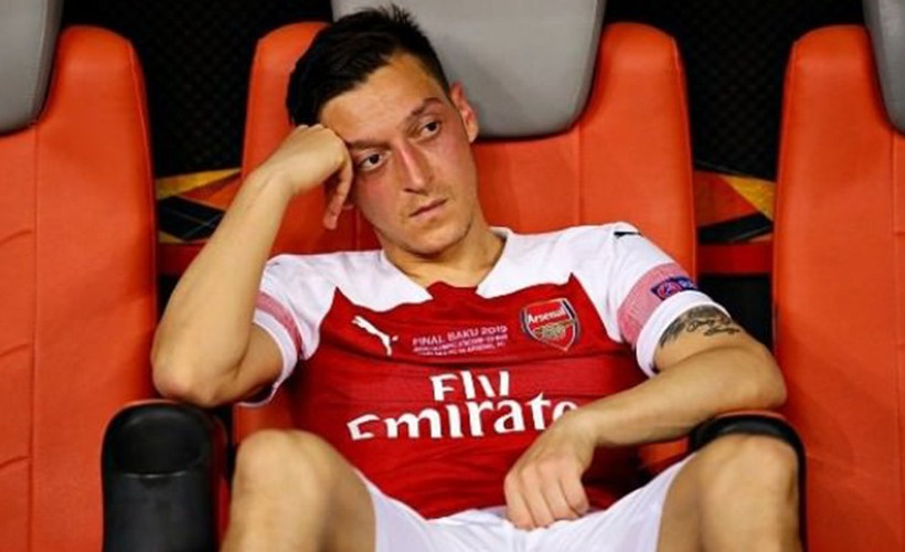 İngiliz basını: Mesut Özil Arsenal'den aldığı maaşı hak etmiyor