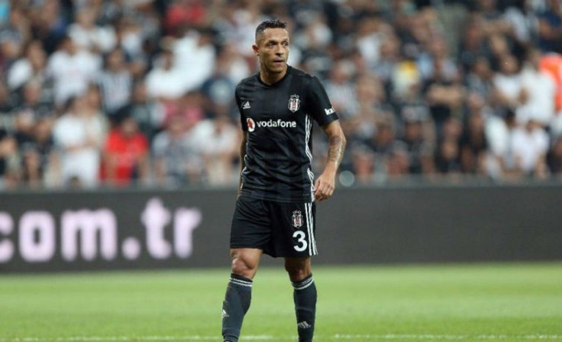 Beşiktaş'tan ayrılan Adriano'nun yeni adresi belli oldu