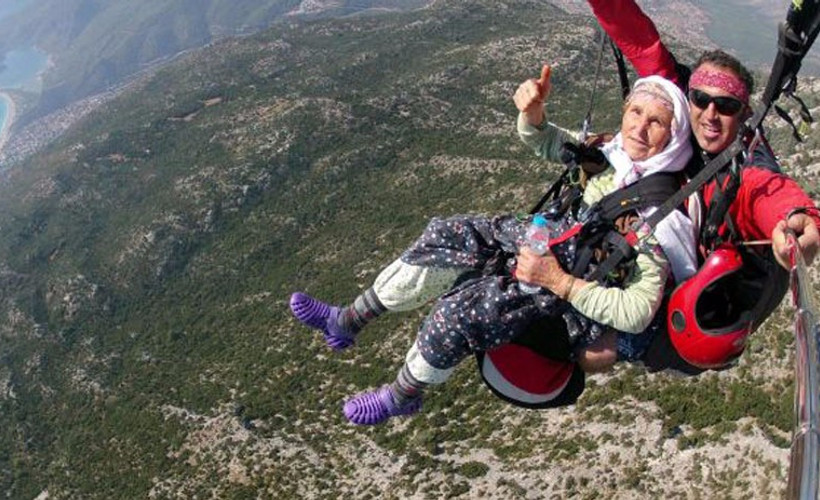 87 yaşında sosyal medyayı salladı