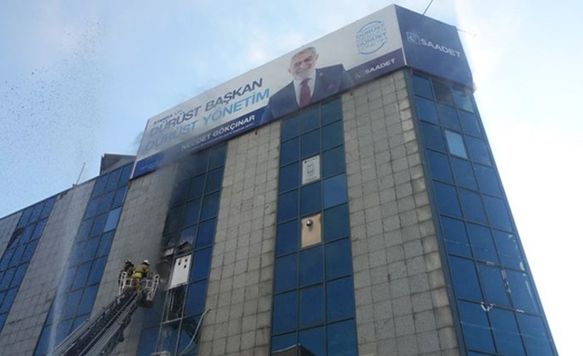 Saadet Partisi İstanbul İl Başkanlığı'nın olduğu binada yangın