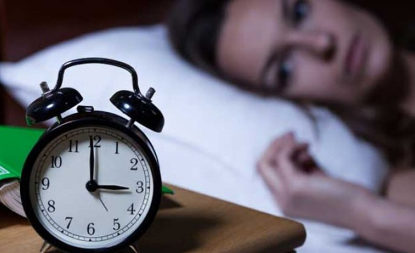 Gece geç uyuyanlar vücut saatini '3 haftada eğitebilir'