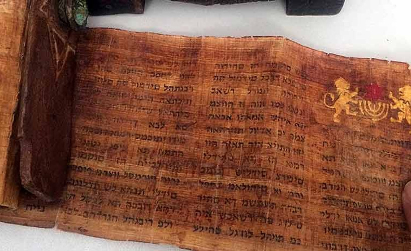 1400'lü yıllara ait Tevrat ele geçirildi