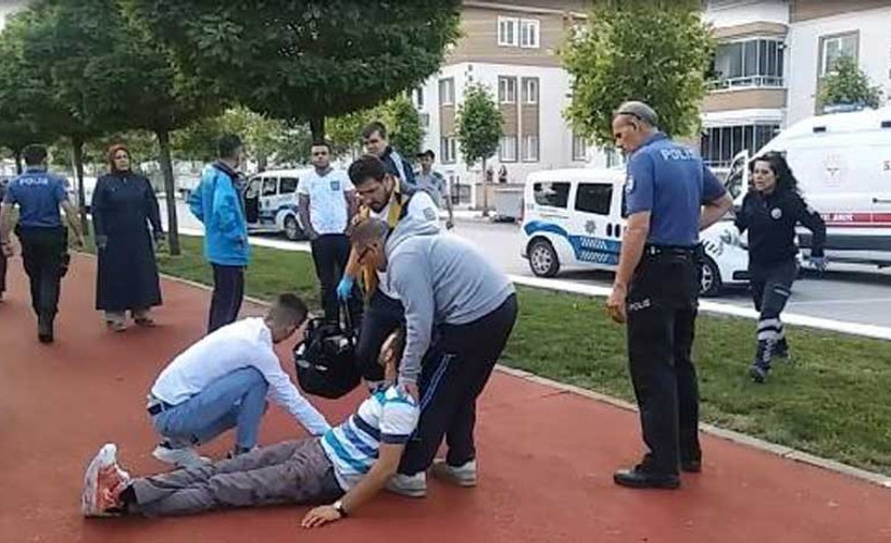 Laf atma kavgasında birbirlerini bıçakladılar