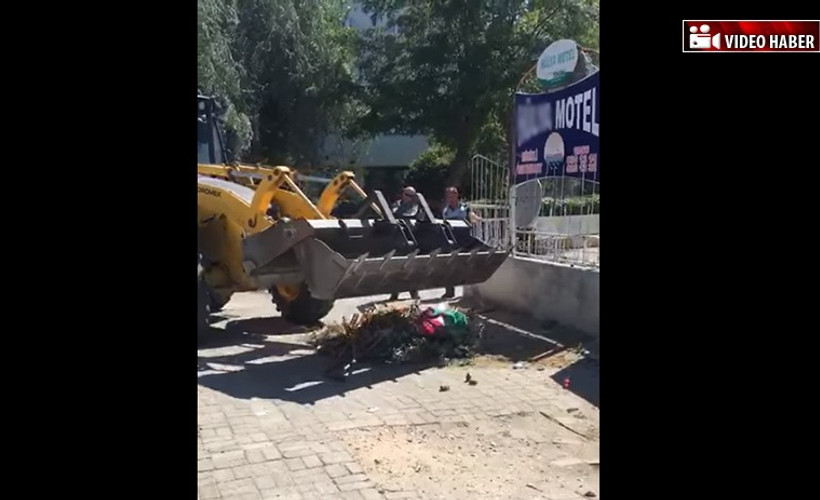 Belediye kamusal alana atılan çöpleri sahiplerine 'iade etti'