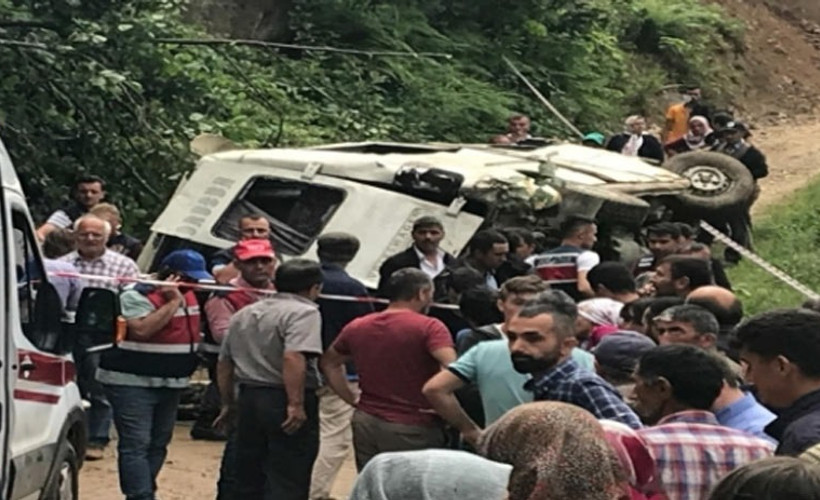 Giresun'da minibüs devrildi: 5 ölü, 6 yaralı