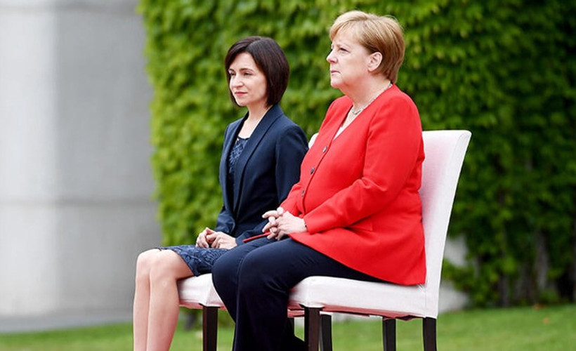 Merkel yine sandalyede
