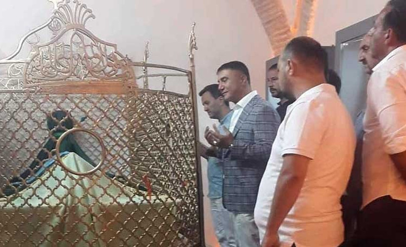 Sedat Peker'den silahlı türbe ziyareti
