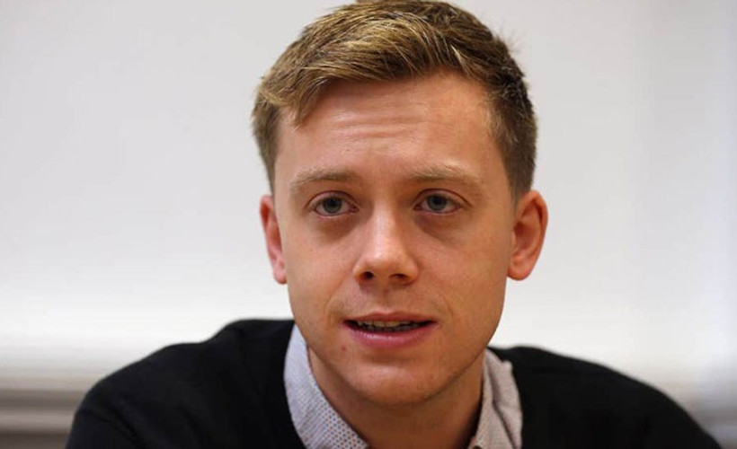 Irkçılık karşıtlığıyla tanınan The Guardian yazarı Owen Jones saldırıya uğradı