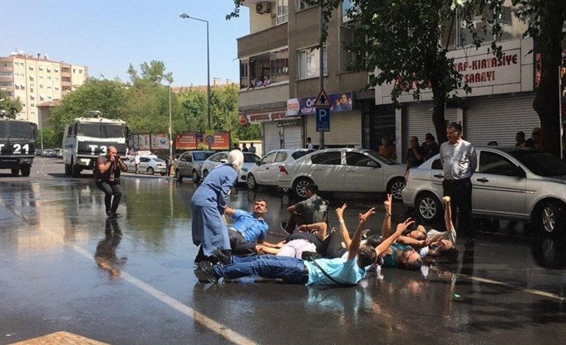 Kayyıma tepki gösteren halka polis saldırısı