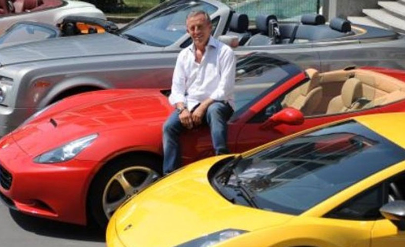 Mali sıkıntıdaki Ali Ağaoğlu otomobillerini satıyor