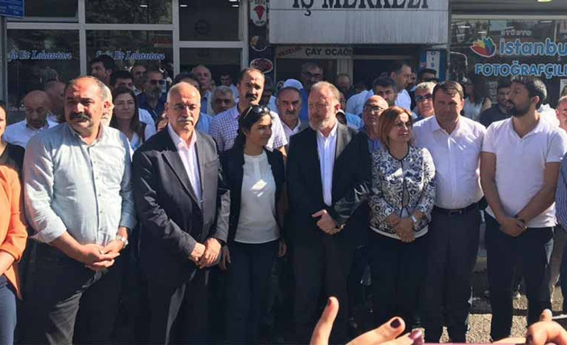 Van'da yüzlerce kişi kayyımı yürüyüşle protesto etti