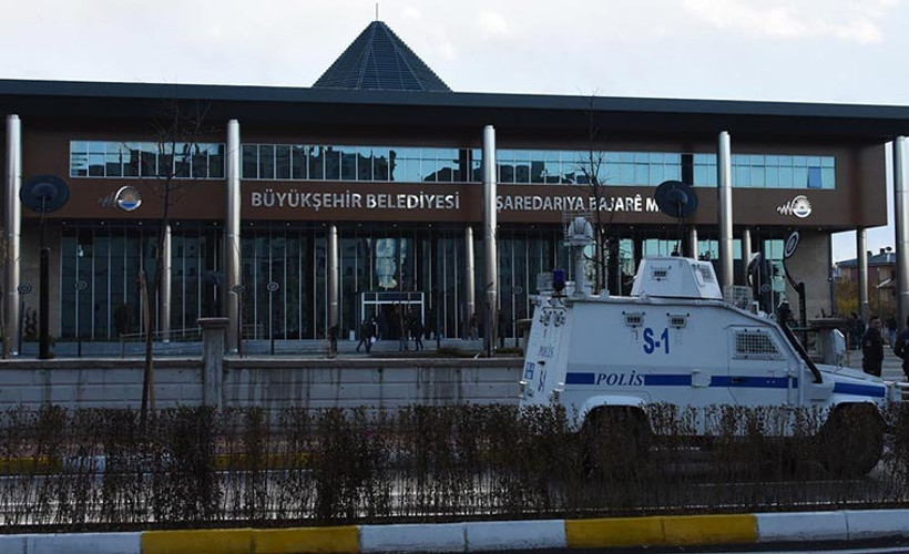 Van'da 8 belediye meclis üyesi görevden alındı