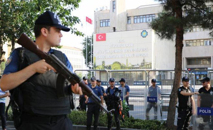 Diyarbakır'da DBP ve HDP eş başkanlarına gözaltı