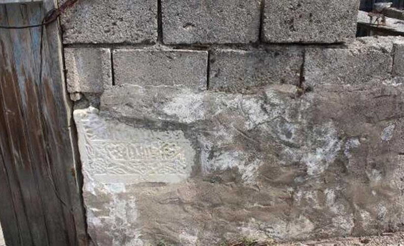 Tabae Antik Kenti'ndeki eserleri duvar yapımında kullanmışlar