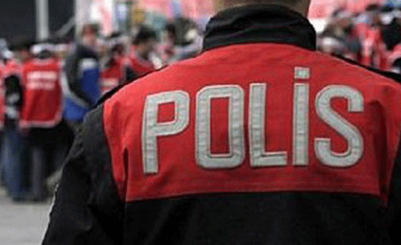 İhraç edilen polis oturma eylemi yapınca tutuklandı