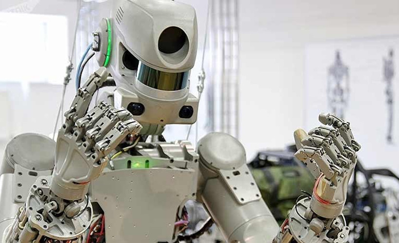 Rusya’nın insansı robotu dünyaya döndü
