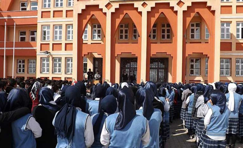 Kocaeli'de imam hatibe gitmek istemeyen 59 öğrenci açıkta kaldı