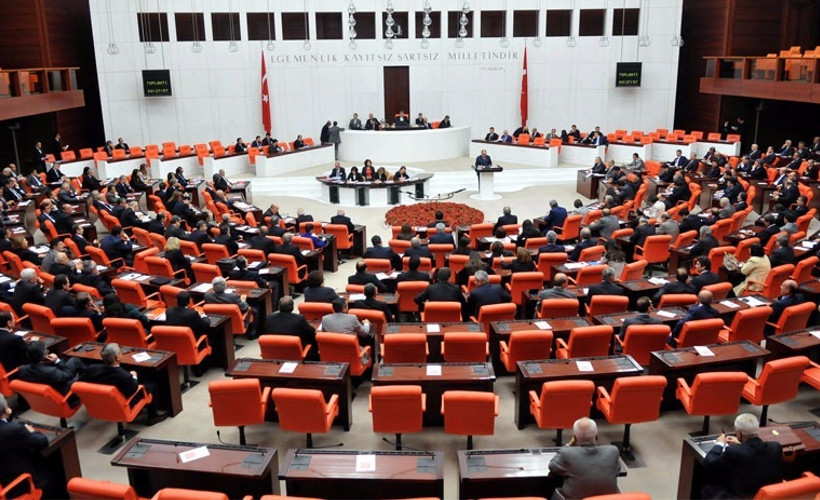 AKP, yargı paketinde kısmen değişiklikler yaptı