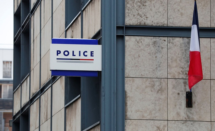 Paris'te karakola bıçaklı saldırı: 5 kişi hayatını kaybetti