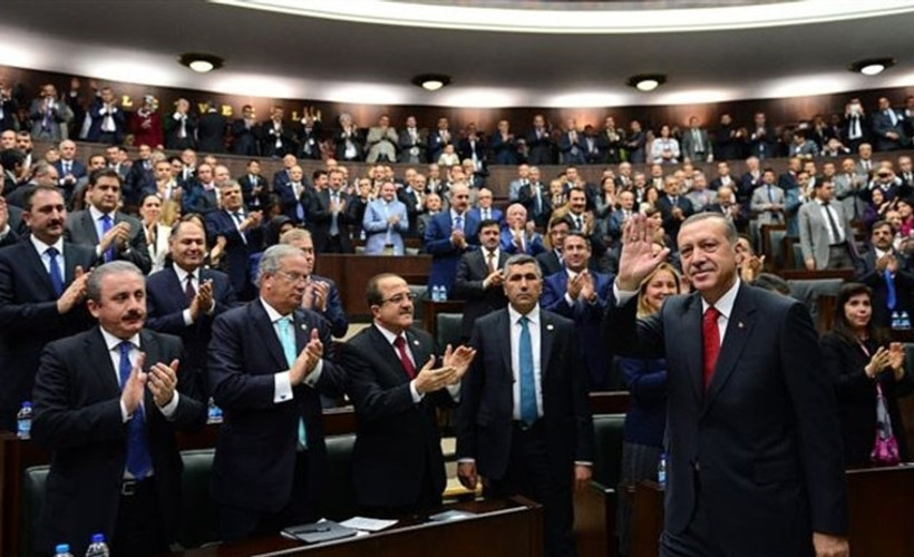 Selvi: Operasyondan sonra AKP'li vekillerin yürüyüşü değişti