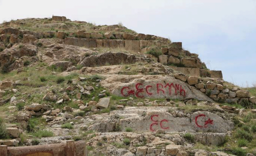 Tarihi esere üç hilal çizildi, jandarma 'kötü niyet yok' dedi
