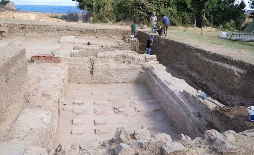 Çanakkale'de 1900 yıllık kadın doktor mezarı bulundu