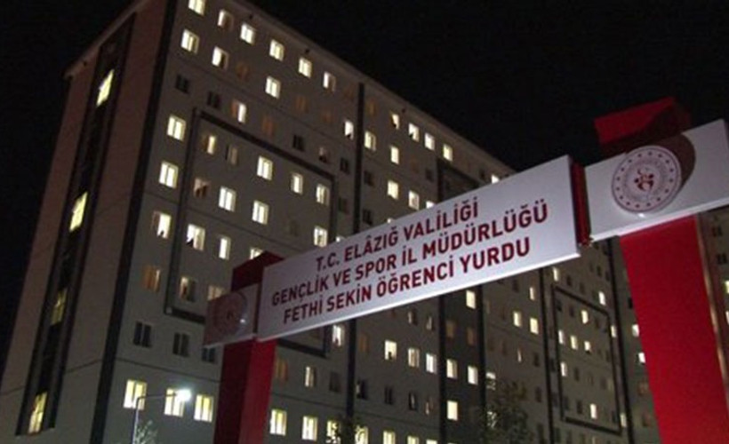 Öğrencilerden gece yarısı ‘zam’ eylemi