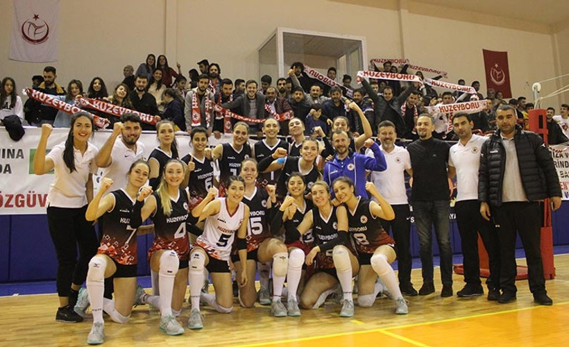 Voleybolcular yedikleri yemekten hastanelik oldu