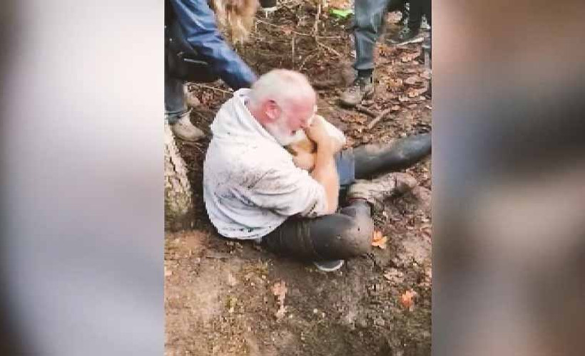 Kaybolan köpeğine kavuşan yaşlı adam gözyaşlarına boğuldu