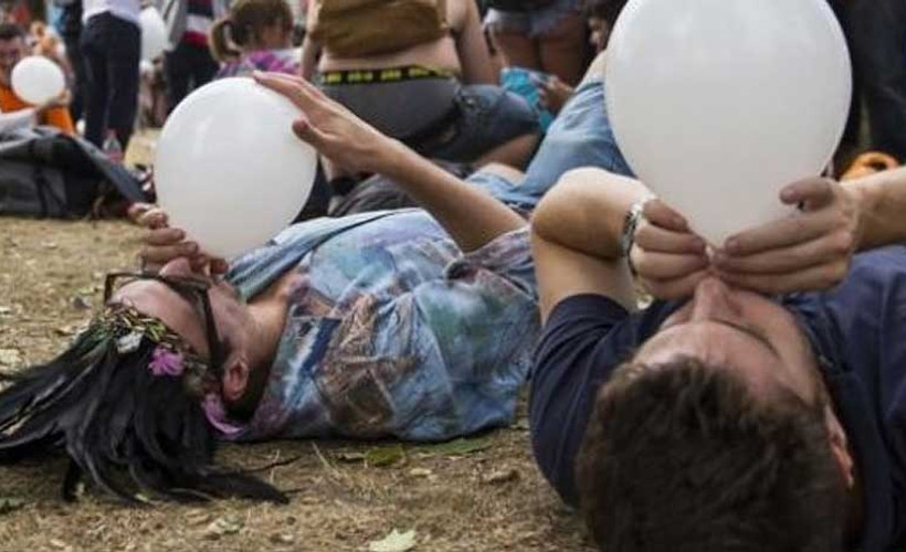 Hollanda'dan 'gülme gazı'na yasak