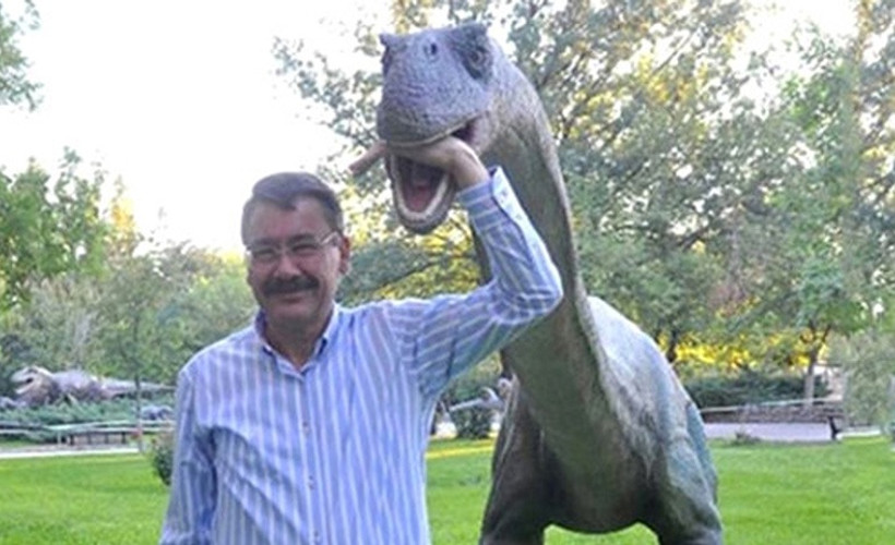 Gökçek, dinozor, heykel ve kapılara 439 milyon lira harcamış
