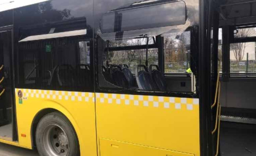 Kadıköy'de otobüsün camını kıran taraftarlar gözaltına alındı