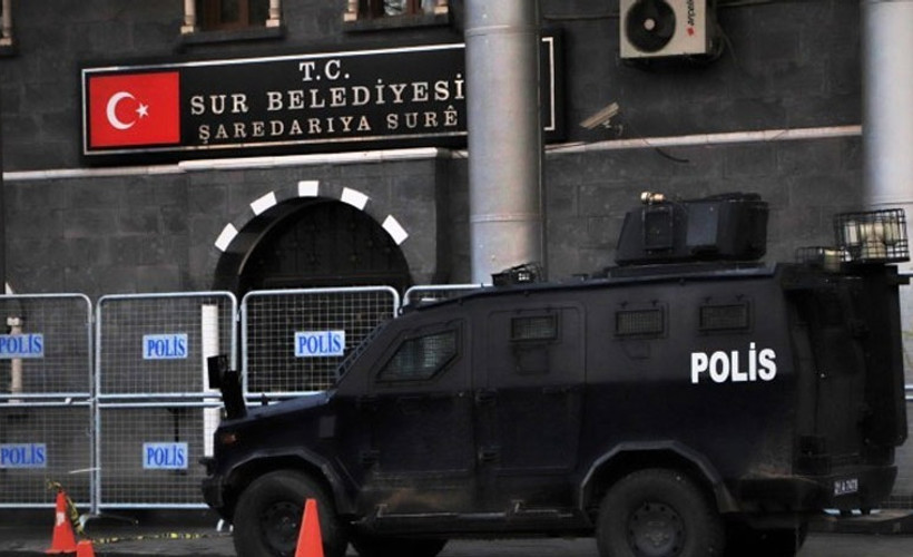 HDP’li meclis üyeleri görevden uzaklaştırıldı