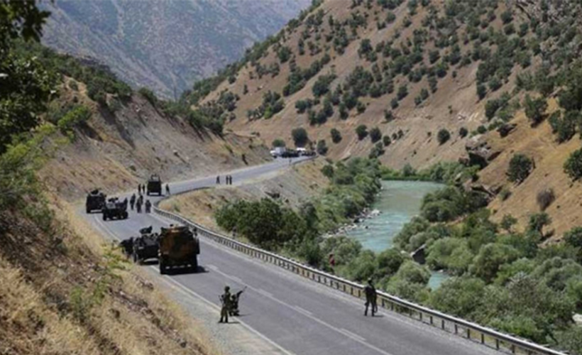 Çukurca'da 9 güvenlik görevlisi yaralandı