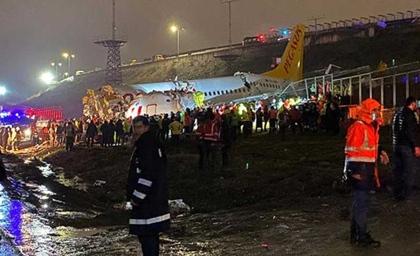 Sabiha Gökçen Havalimanı'na giden polisler kaza yaptı