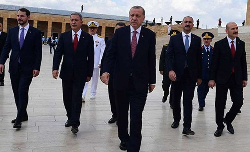 AKP kulisleri: Erdoğan kabine değişikliği için uygun zamanı bekliyor