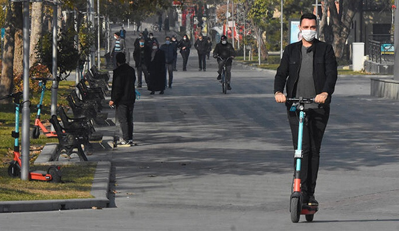 Antalya'da otomobilin çarptığı skuterdeki iki genç öldü