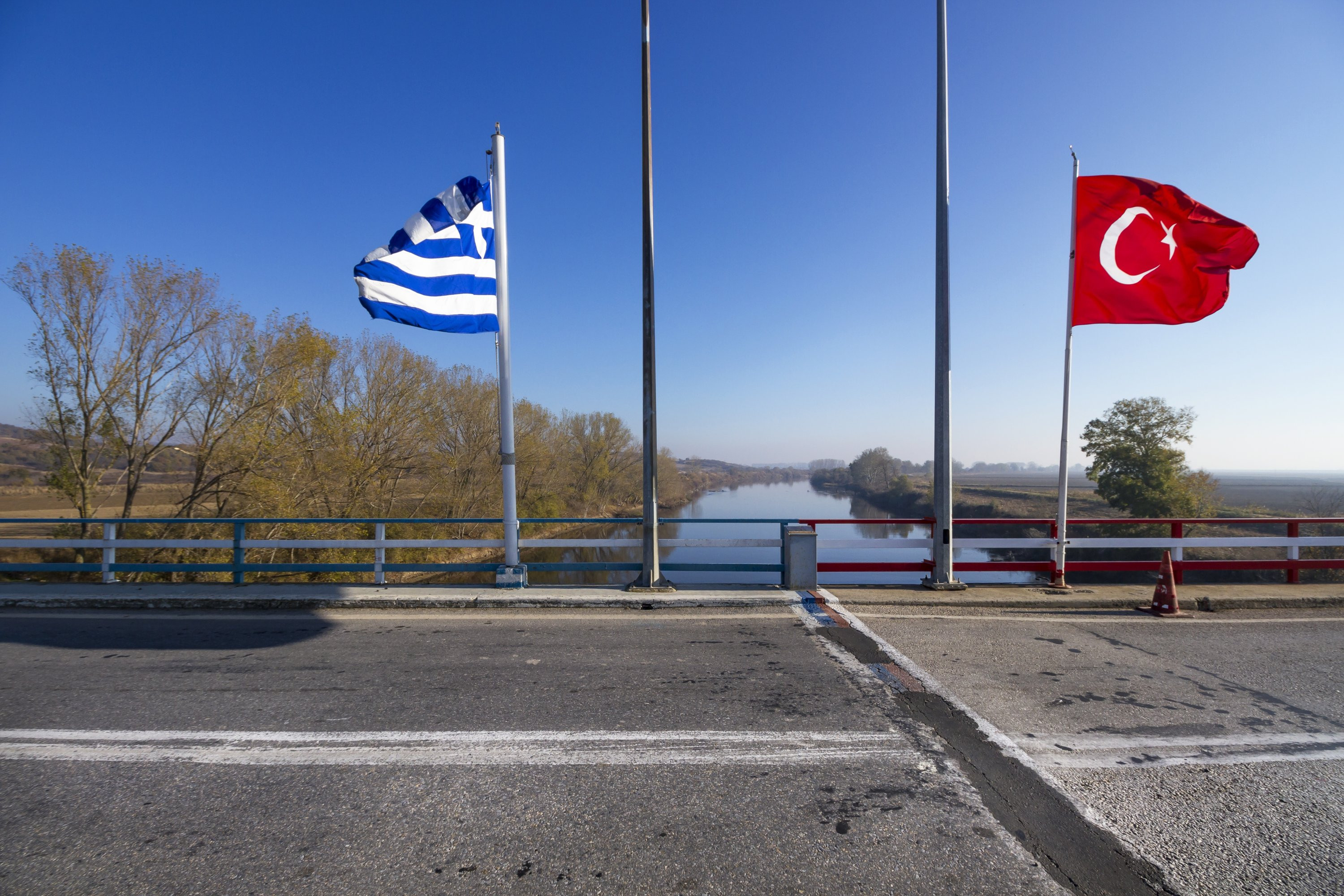 Türkiye, Yunanistan'ın 'göçmenler soyulup geri itildi' suçlamasını reddetti