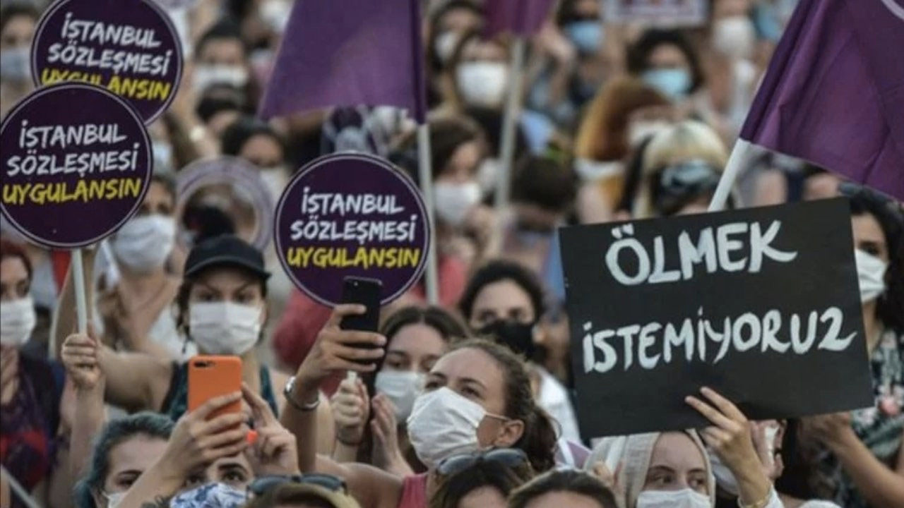 İzmir'de bir kadın boşanmak istediği erkek tarafından adliyede öldürüldü