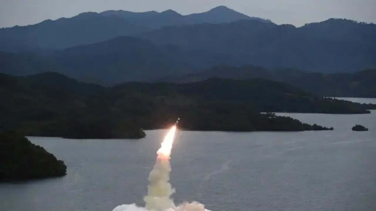 Kuzey Kore, Japon Denizi'ne iki balistik füze fırlattı