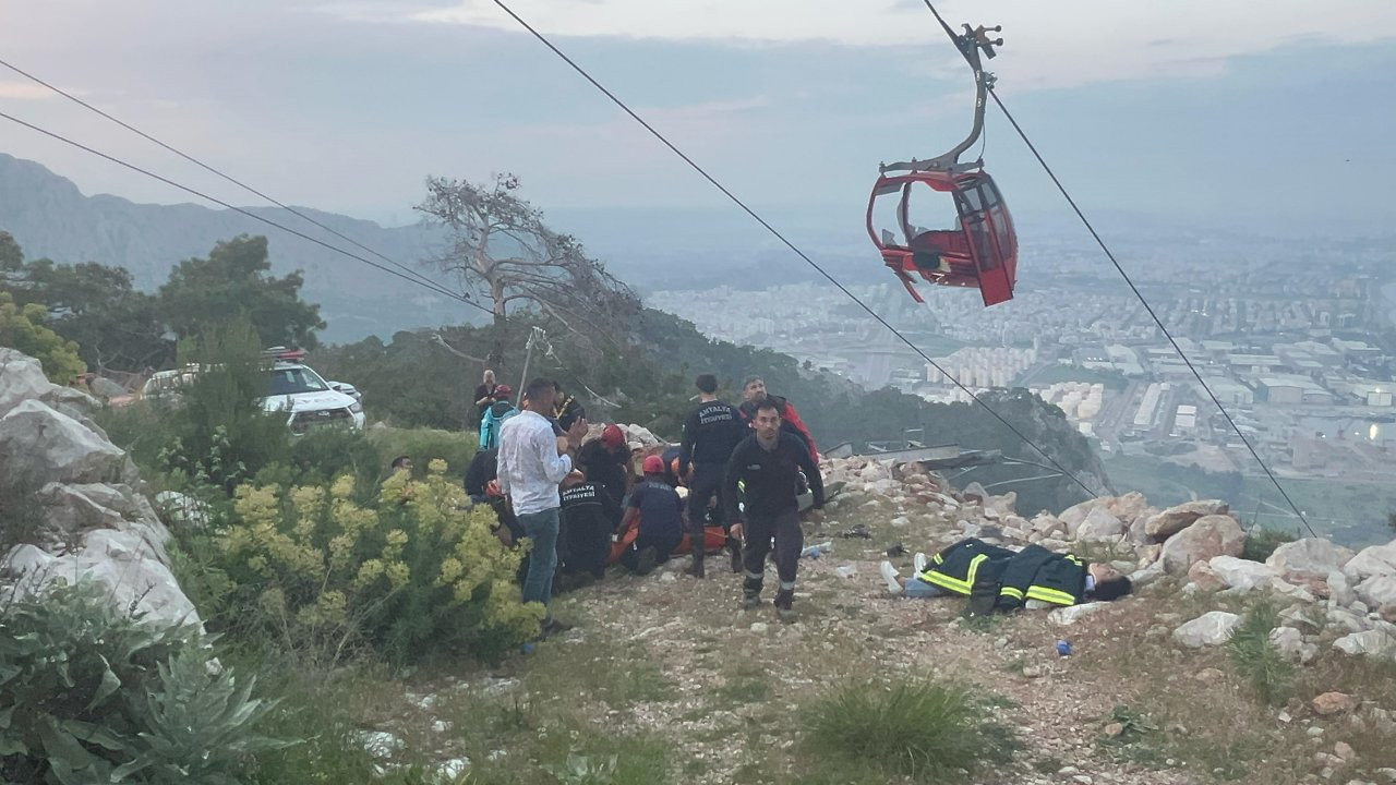 Antalya'da teleferik kabini düştü: Bir ölü ve yedi yaralı