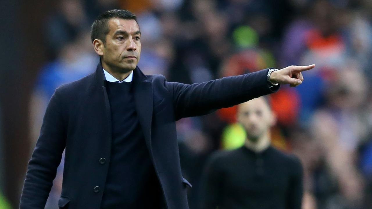 Beşiktaş'ın yeni hoca arayışı: 'Van Bronckhorst ile görüşülüyor'